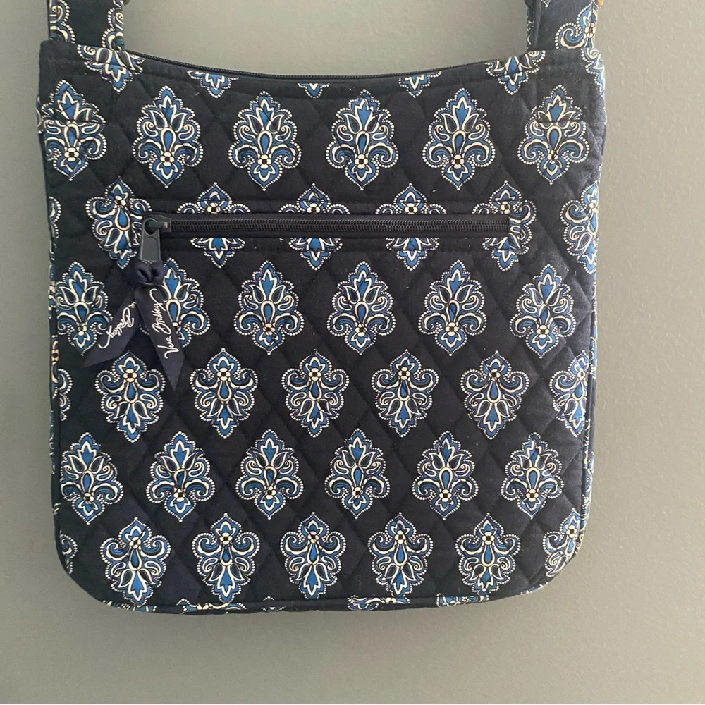 Vera Bradley Crossbody Blue Paisley Front Pocket Adjustable Strap Bag Purse
